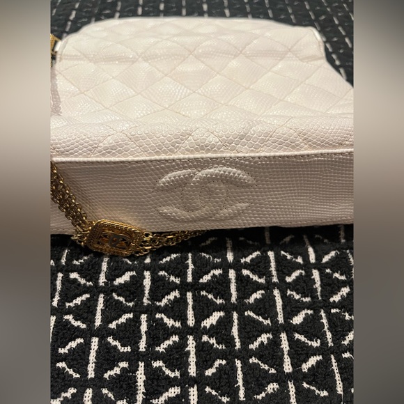 Chanel Purse - Picture 2 of 13